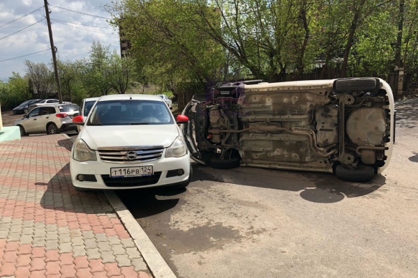 Владелица авто до сих пор ждет экипаж ДПС Владелица авто до сих пор ждет экипаж ДПС