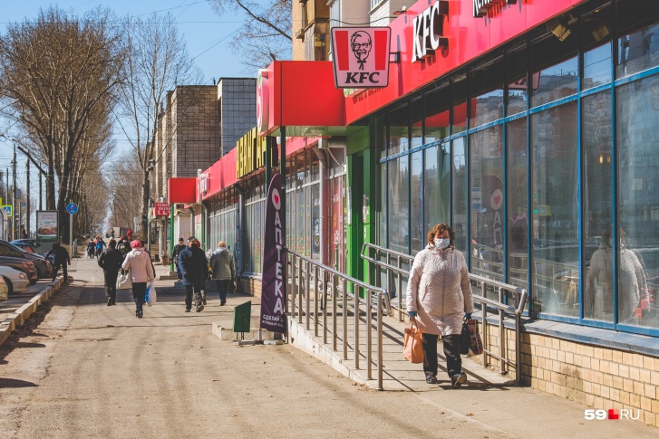 Продуктовые магазины и аптеки смогут работать в обычном режиме, а вот кафе — только навынос Продуктовые магазины и аптеки смогут работать в обычном режиме, а вот кафе — только навынос