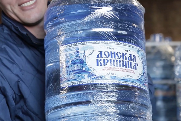 Компания добывает воду из артезианской скважины в Аксае Компания добывает воду из артезианской скважины в Аксае