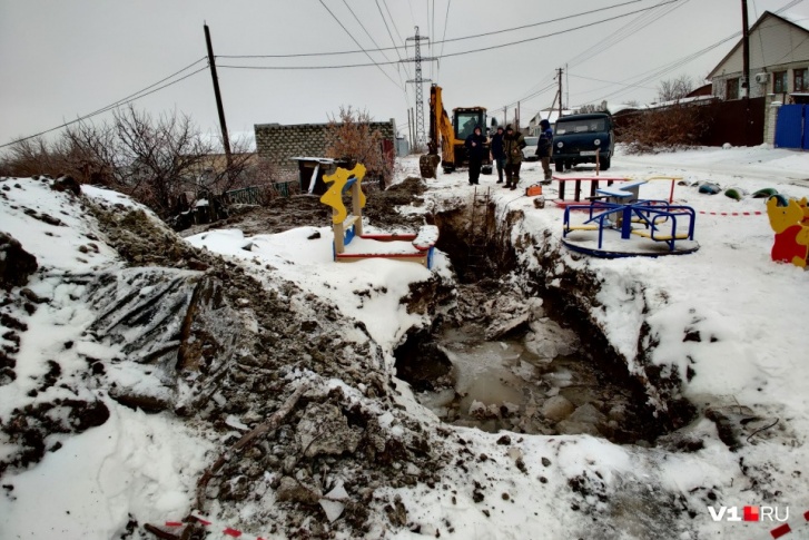 Коммунальную траншею в Городище раскопали еще до Нового года Коммунальную траншею в Городище раскопали еще до Нового года
