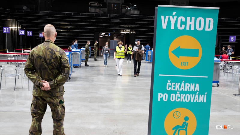 «Вакцинация контролируется военными». Ресторатор из Екатеринбурга — о том, как в Праге борются с COVID-19