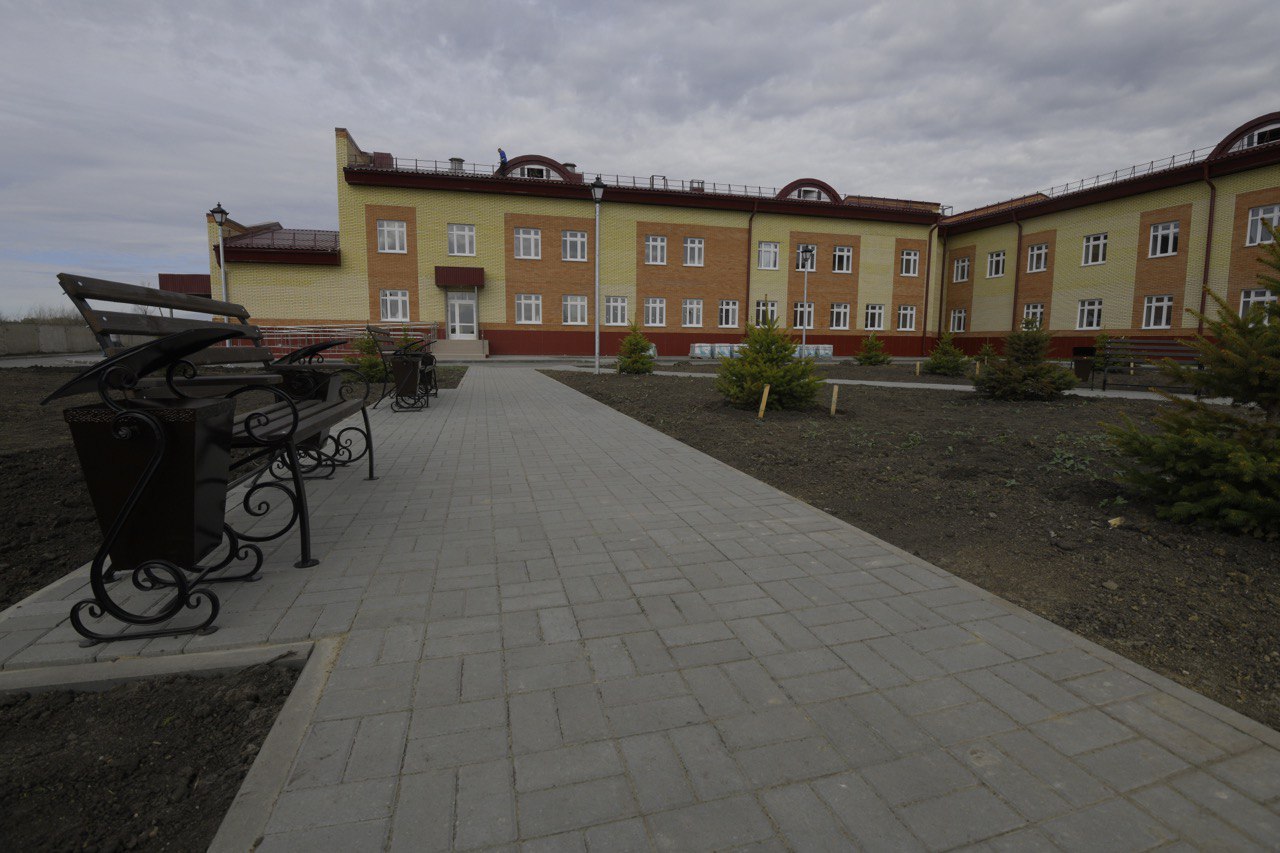 В Омске закончили строительство интерната для инвалидов. В нем будут кинотеатр и балетные станки