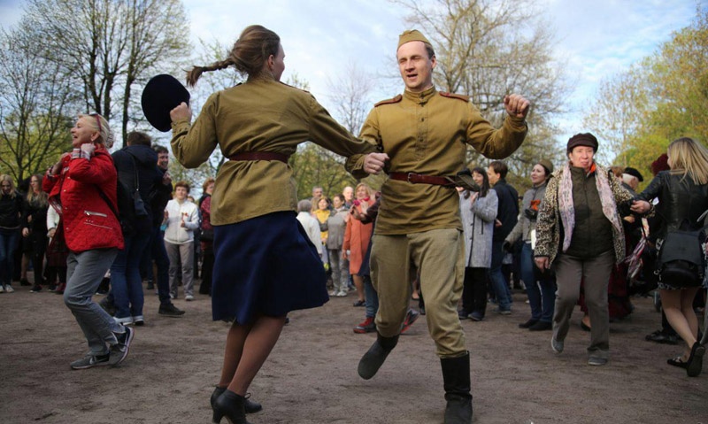 Как отметить День Победы в Петербурге: парад, песни в городе и танцы в ретрокостюмах