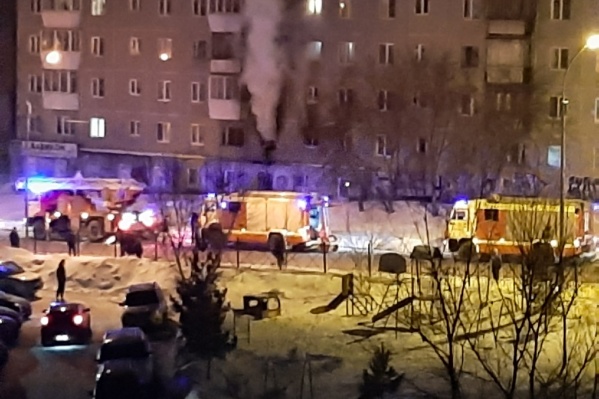 Из окна валил дым Из окна валил дым