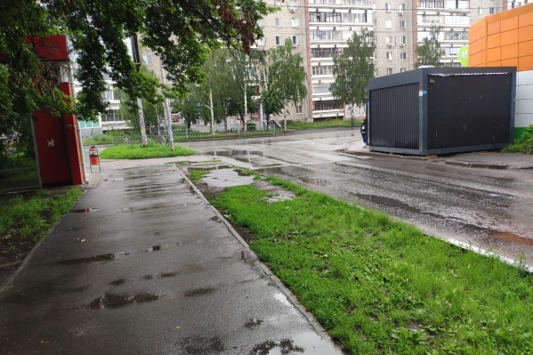 ДТП произошло на выезде из дворов на Академика Бардина ДТП произошло на выезде из дворов на Академика Бардина