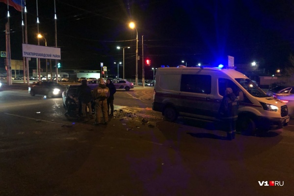 На фото — место ДТП в Краснооктябрьском районе На фото — место ДТП в Краснооктябрьском районе