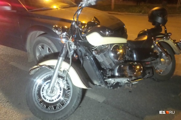 Байкеру зажало ногу Байкеру зажало ногу