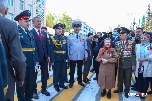 С ветеранами и без масок С ветеранами и без масок