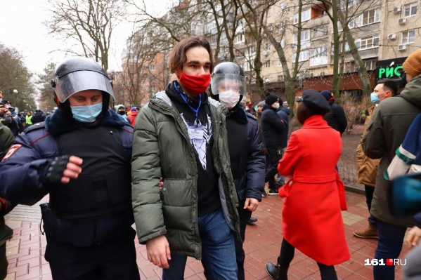 Полиция схватила журналистов на Пушкинской улице Полиция схватила журналистов на Пушкинской улице