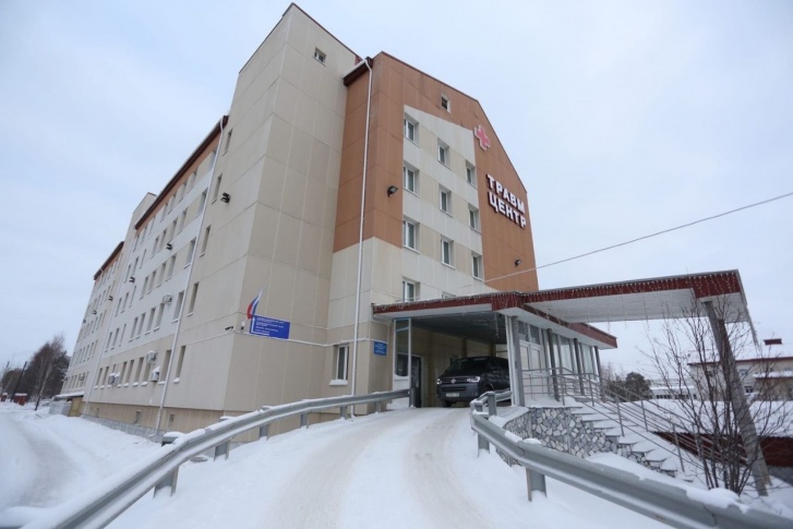28 декабря в травматологии Сургута с медперсоналом беседовали батюшка и представители Департамента здравоохранения ХМАО