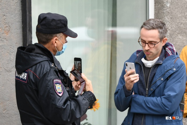 Дмитрий Колезев полтора года был шеф-редактором Znak.com, также с 2012 года он является учредителем и совладельцем екатеринбургского издания It’s My City Дмитрий Колезев полтора года был шеф-редактором Znak.com, также с 2012 года он является учредителем и совладельцем екатеринбургского издания It’s My City