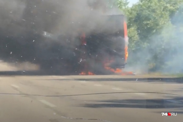 Пожар возник в районе деревни Большое Таскино перед поворотом на Кунашак Пожар возник в районе деревни Большое Таскино перед поворотом на Кунашак