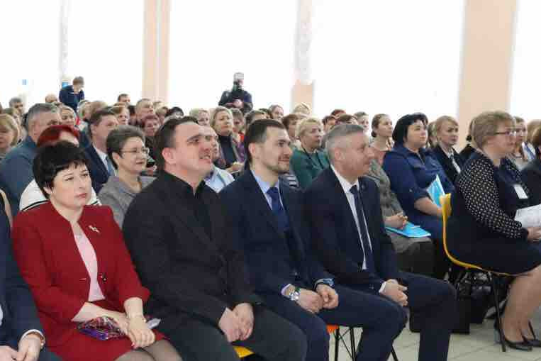 Юрий Гнедышев в одном ряду с нынешним советником губернатора Поморья Артемом Вахрушевым и главой Северодвинска Игорем Скубенко Юрий Гнедышев в одном ряду с нынешним советником губернатора Поморья Артемом Вахрушевым и главой Северодвинска Игорем Скубенко