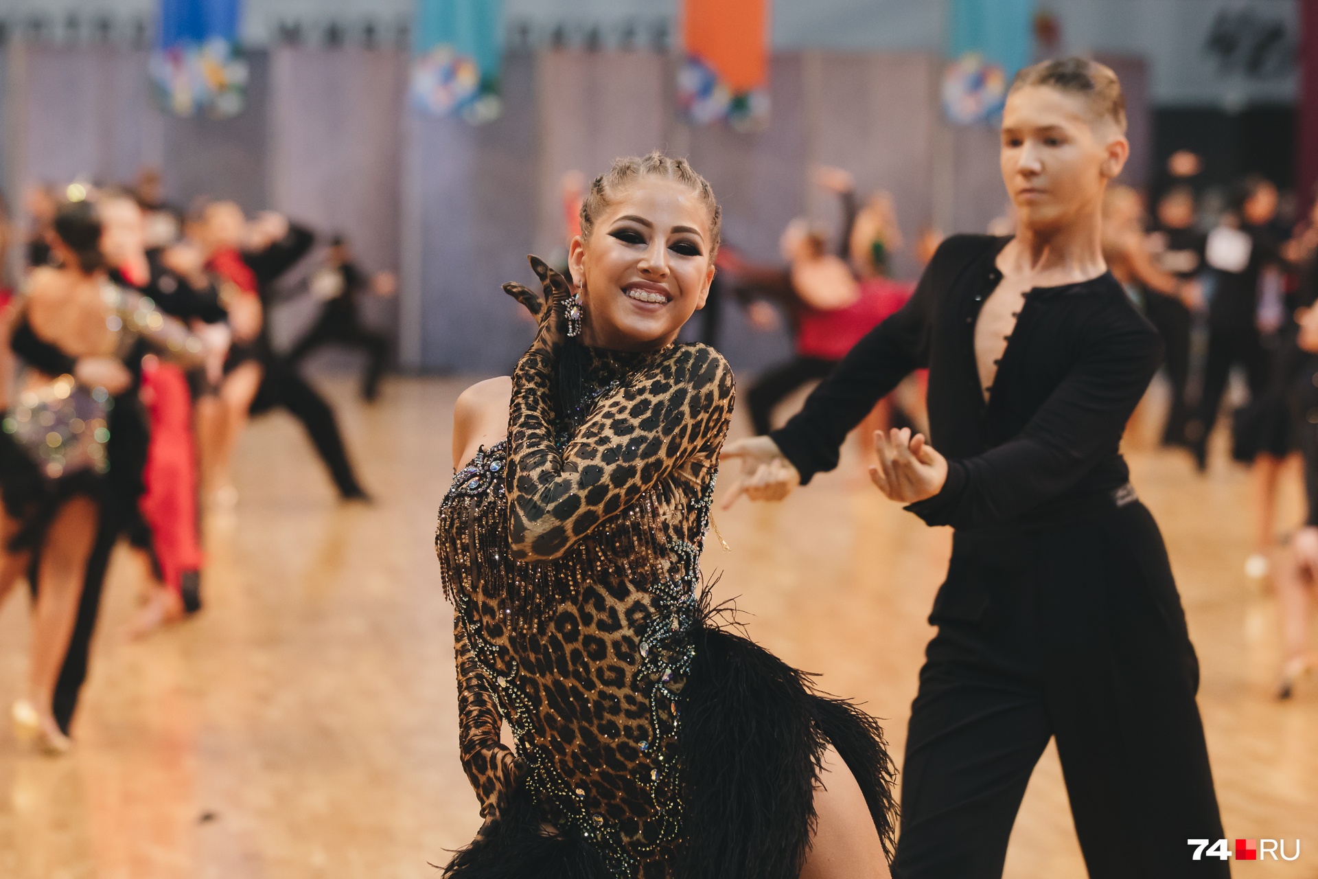 Масштабный праздник танца проходит в ДС «Юность»