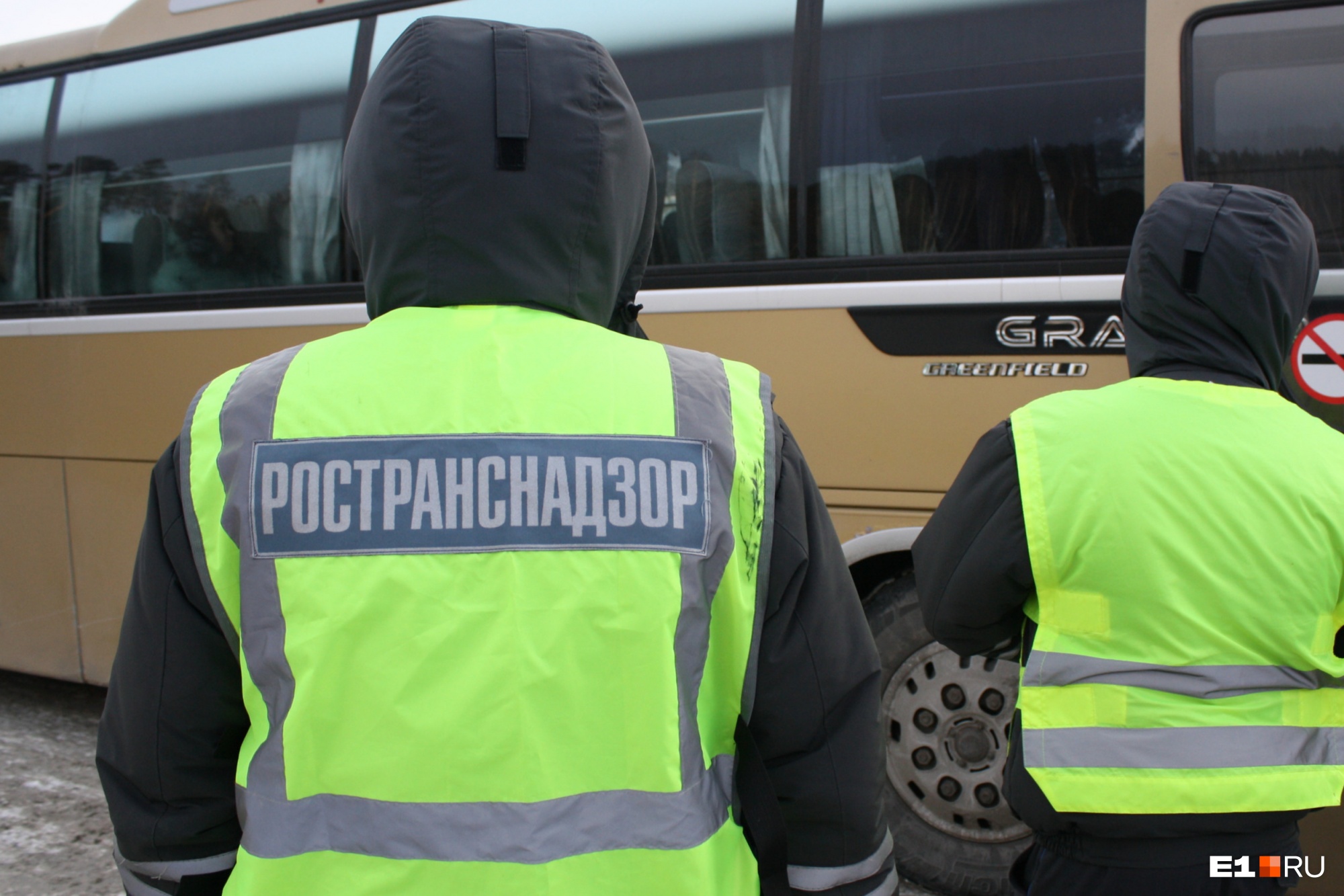 На Урале оштрафовали водителя самосвала, который сбил инспектора, предложившего взвесить его машину