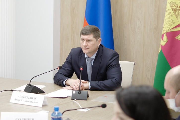 Также Алексеенко предложили поучаствовать в конкурсе на постоянную должность мэра Также Алексеенко предложили поучаствовать в конкурсе на постоянную должность мэра