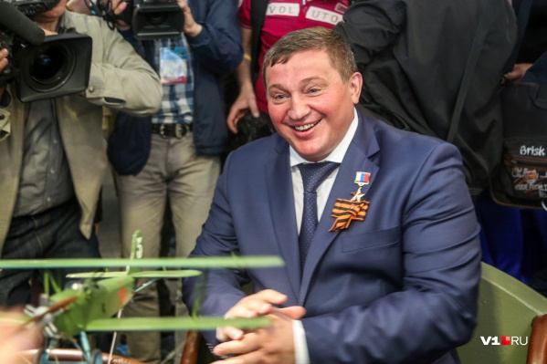 Губернатор Андрей Бочаров возглавил список единороссов, выдвинутых в Госдуму Губернатор Андрей Бочаров возглавил список единороссов, выдвинутых в Госдуму