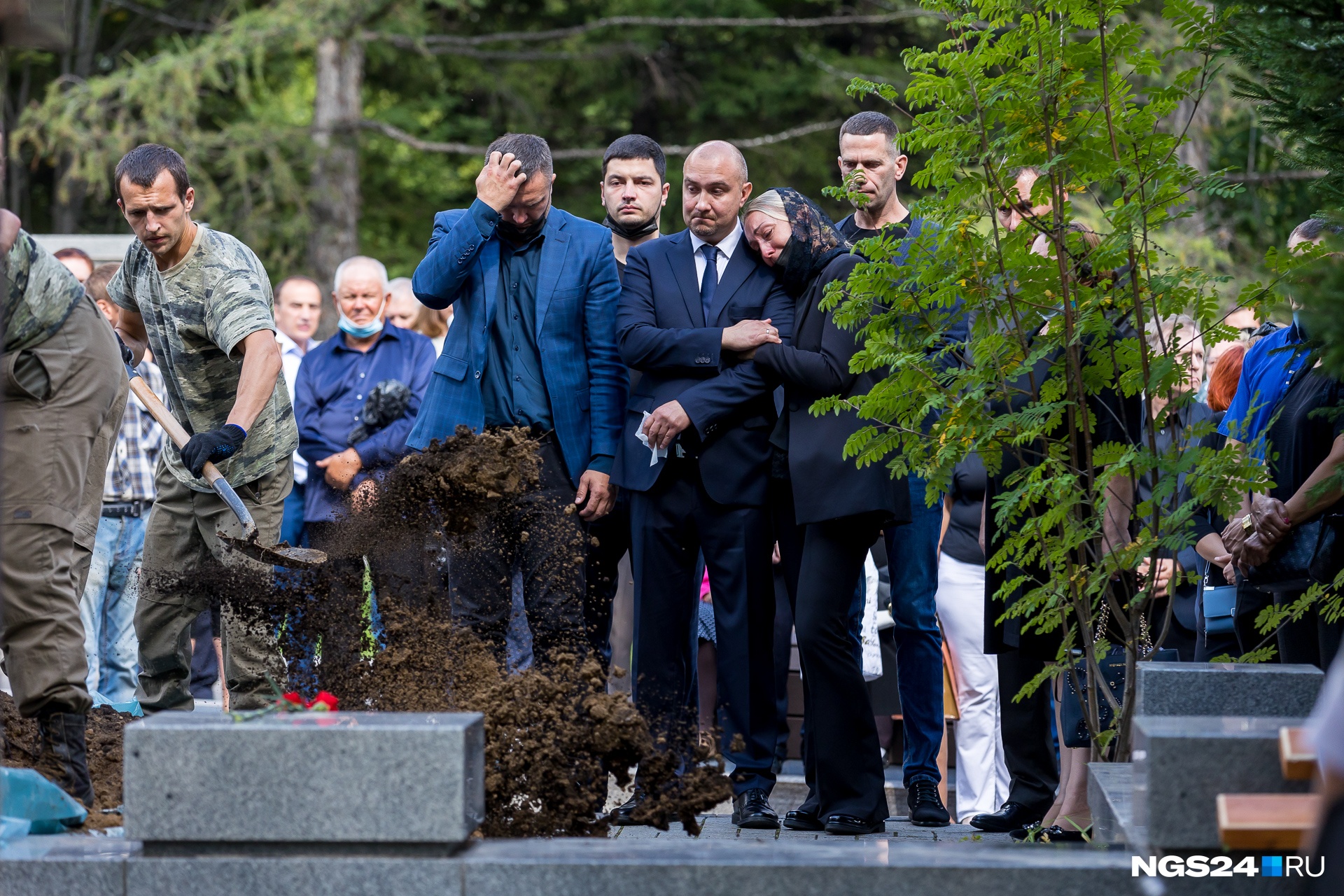 Родные приехали на похороны из Москвы 