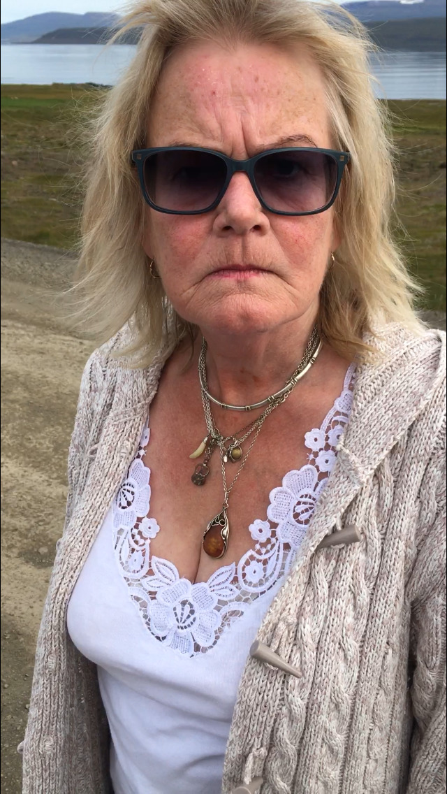 Вот эта выпившая бабушка устроила событие дня в исландской деревушке