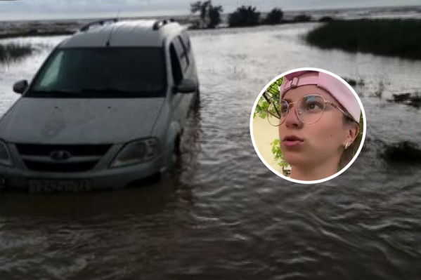 Машины ушли под воду от внезапно хлынувшей воды Машины ушли под воду от внезапно хлынувшей воды