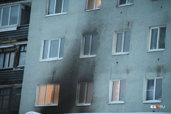 При пожаре погибли восемь человек, в том числе ребенок При пожаре погибли восемь человек, в том числе ребенок