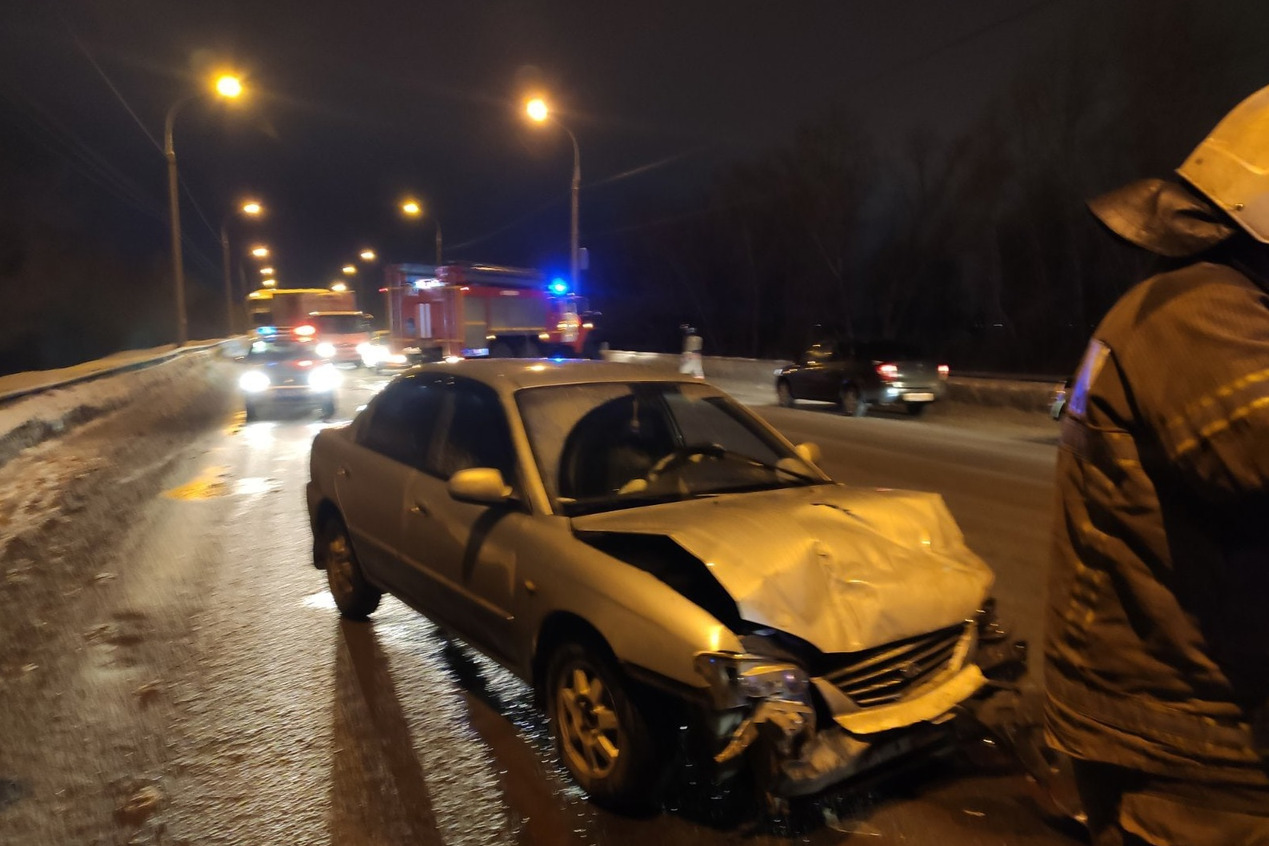 У KIA удар пришелся в переднюю часть У KIA удар пришелся в переднюю часть