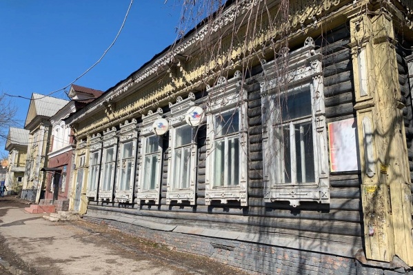 Со слов активистки, усадьбу расселили Со слов активистки, усадьбу расселили