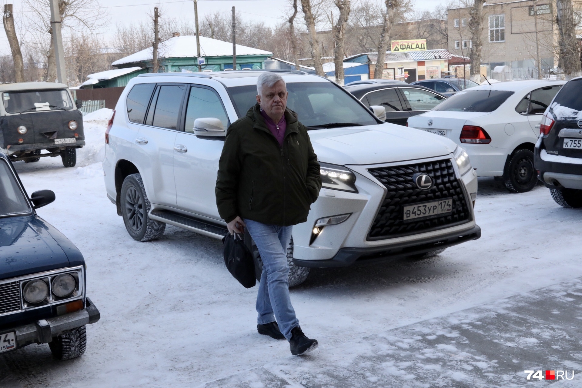В Lexus он теперь пассажир В Lexus он теперь пассажир