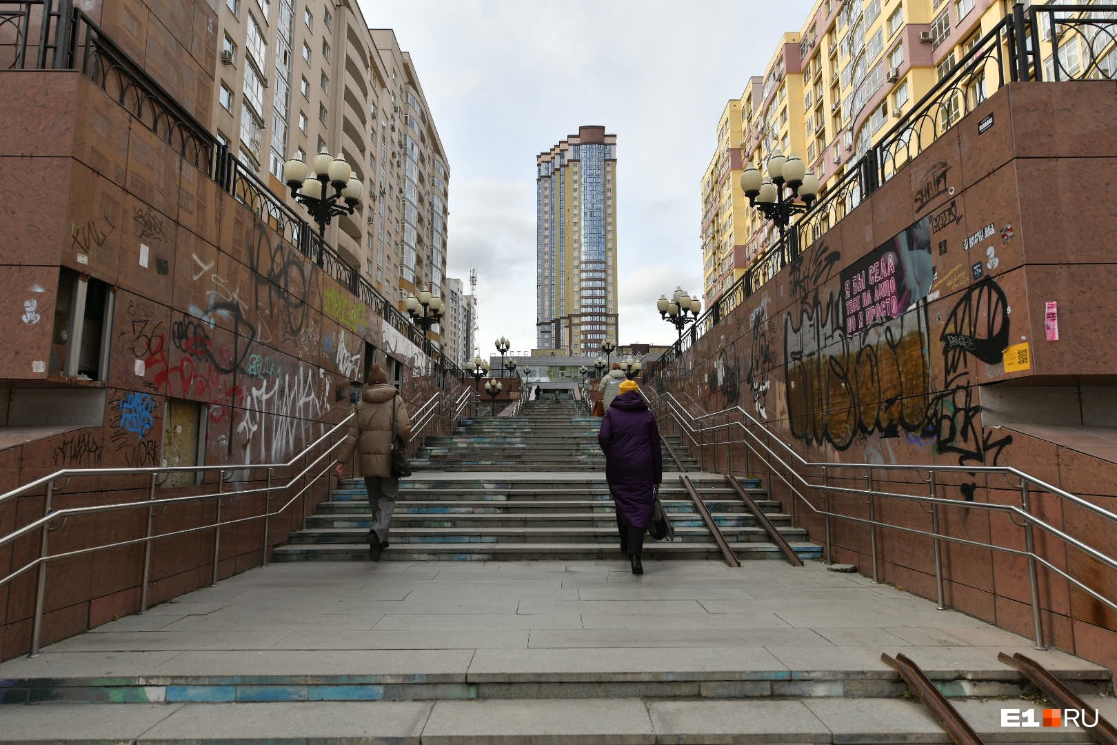Квартал превращается в гетто: пешеходный ансамбль, который курировал Чернецкий, изуродовали вандалы