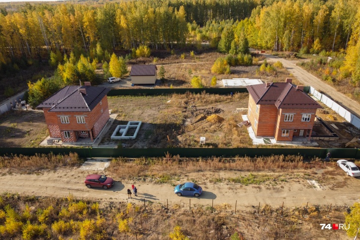Поселок Новая Прага по госпрограмме появился в километре от Челябинска, но здесь, как в глухой деревне, нет никаких сетей Поселок Новая Прага по госпрограмме появился в километре от Челябинска, но здесь, как в глухой деревне, нет никаких сетей