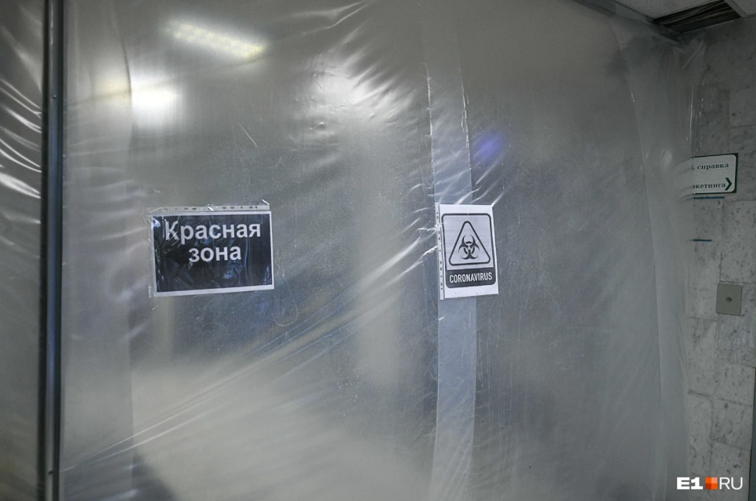 В ковидном госпитале Екатеринбурга умер вакцинированный пациент. Как так могло получиться?