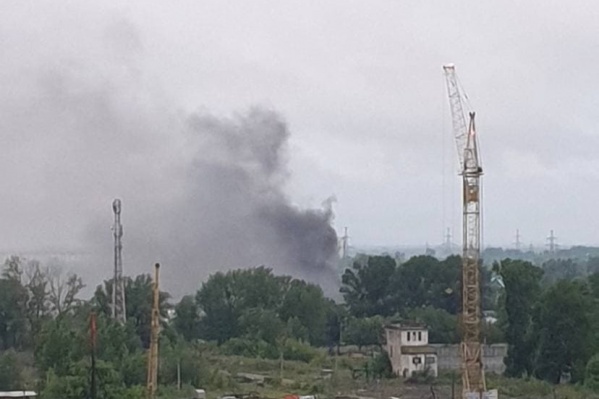 У загоревшегося дома обрушилась кровля У загоревшегося дома обрушилась кровля