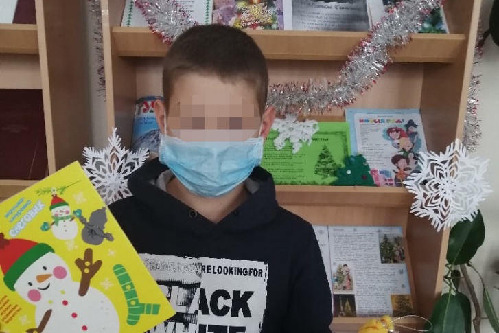 Мальчик был частым посетителем местной библиотеки Мальчик был частым посетителем местной библиотеки