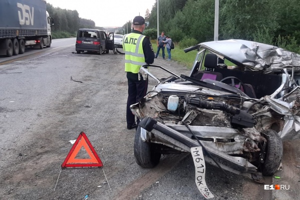 В массовом ДТП пострадали три человека В массовом ДТП пострадали три человека