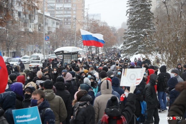 Во время шествия социальную дистанцию соблюдать было проблематично Во время шествия социальную дистанцию соблюдать было проблематично