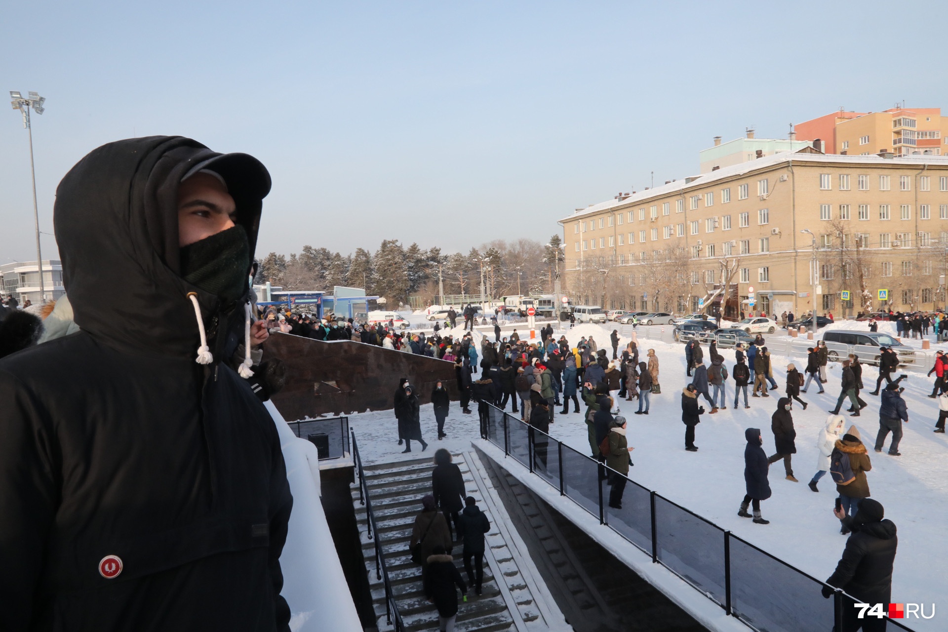 Однако расходиться люди пока не спешат Однако расходиться люди пока не спешат 