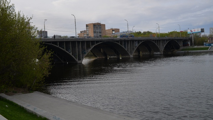В выходные вновь закроют движение по Макаровскому мосту