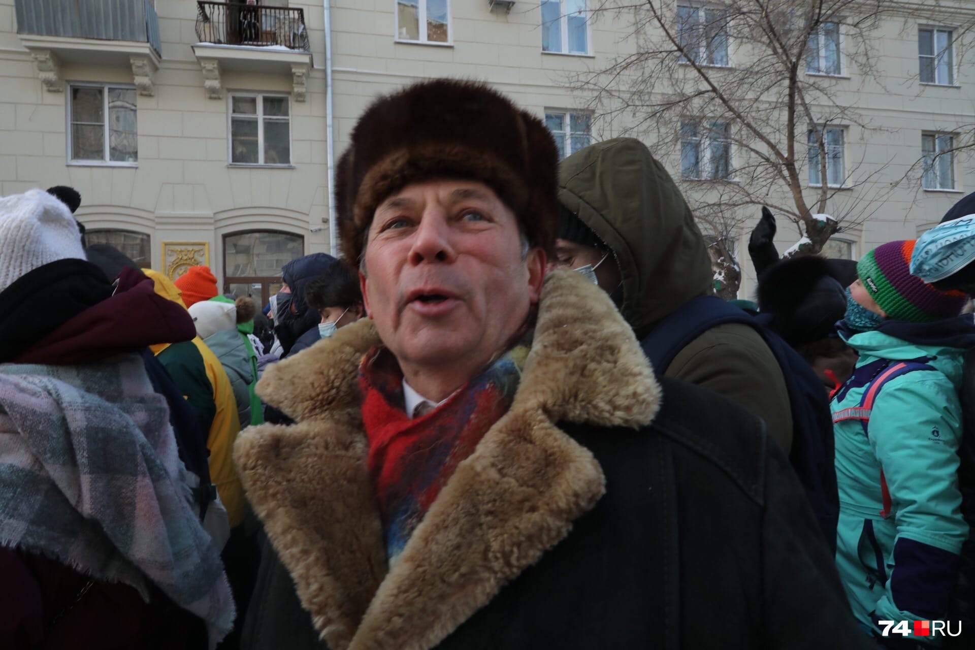 Толпа растянулась на несколько километров Толпа растянулась на несколько километров