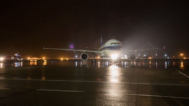 Неадекватный пассажир устроил дебош в самолете Москва — Уфа