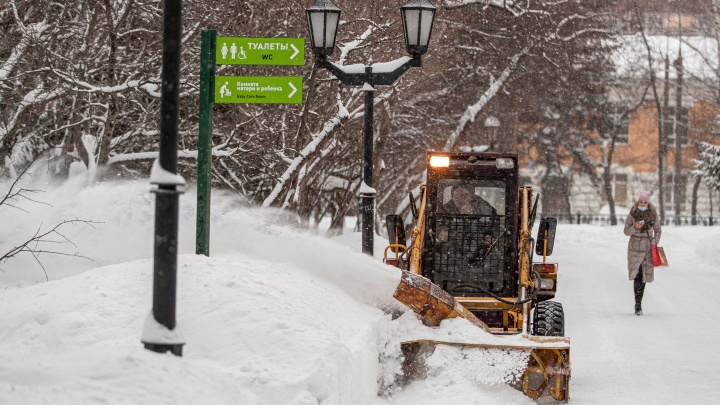 В мэрии оценили готовность техники для уборки снега в Новосибирске на 72%