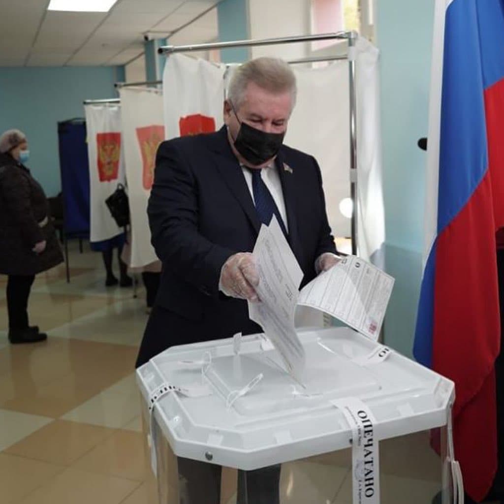 Бывший спикер окружной думы Борис Хохряков проголосовал по месту прописки