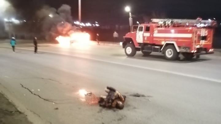 В Челябинске в аварии с загоревшимся BMW погиб сотрудник ГИБДД