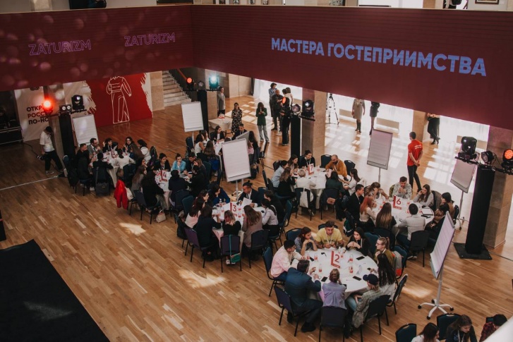 Участники полуфинала Всероссийского конкурса «Мастера гостеприимства» Участники полуфинала Всероссийского конкурса «Мастера гостеприимства»