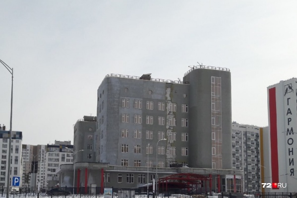 Несколько месяцев на объекте не вели работы Несколько месяцев на объекте не вели работы