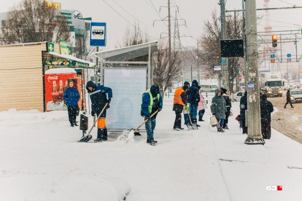 В эту зиму убирать снег вовремя удается не всегда В эту зиму убирать снег вовремя удается не всегда