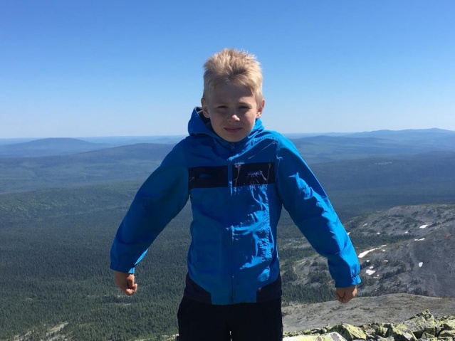 В горах под Североуральском нашли потерявшегося девятилетнего мальчика. За ним уже отправили вертолет