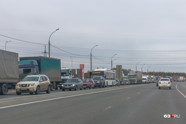 Трасса выводит поток транзитного транспорта за пределы города Трасса выводит поток транзитного транспорта за пределы города