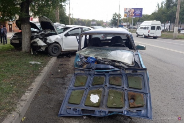 Авария произошла в Тракторозаводском районе Волгограда Авария произошла в Тракторозаводском районе Волгограда