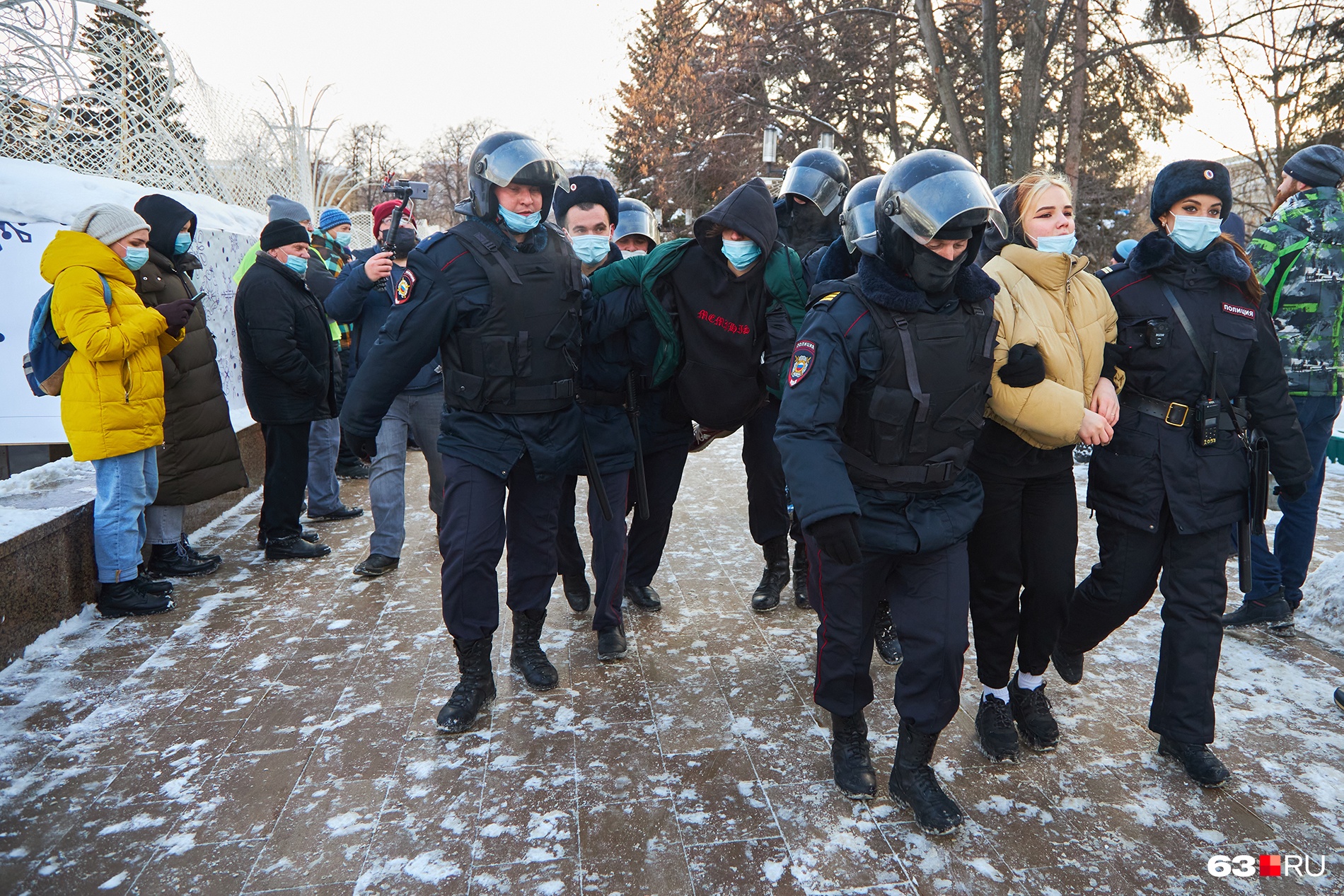 Большая часть протестующих — молодежь Большая часть протестующих — молодежь