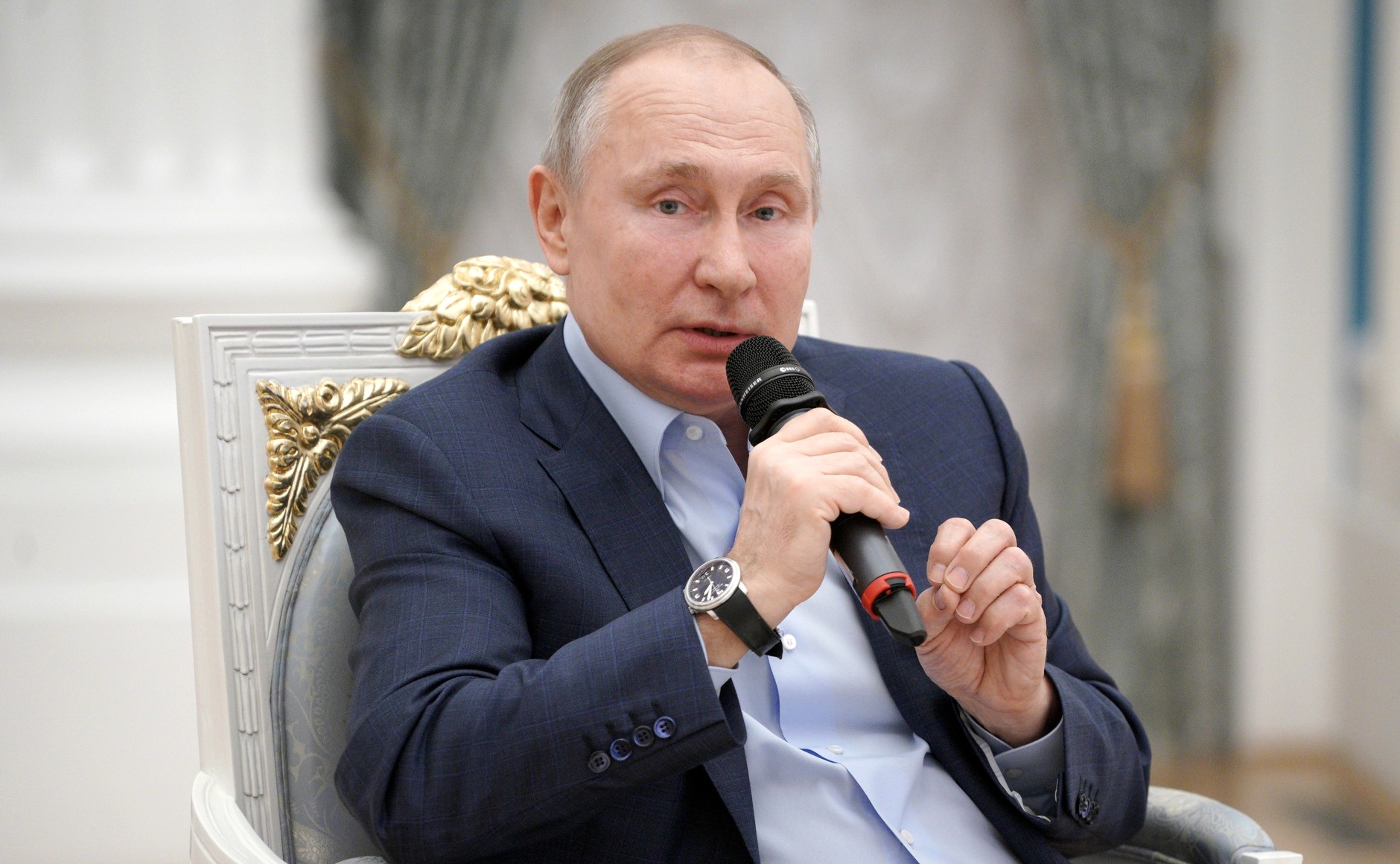 Путин поддержал привлечение волонтеров в политику
